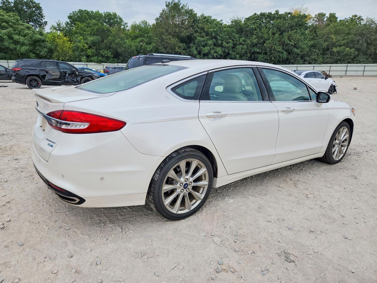 2017 Ford Fusion Titanium - zdjęcie 3