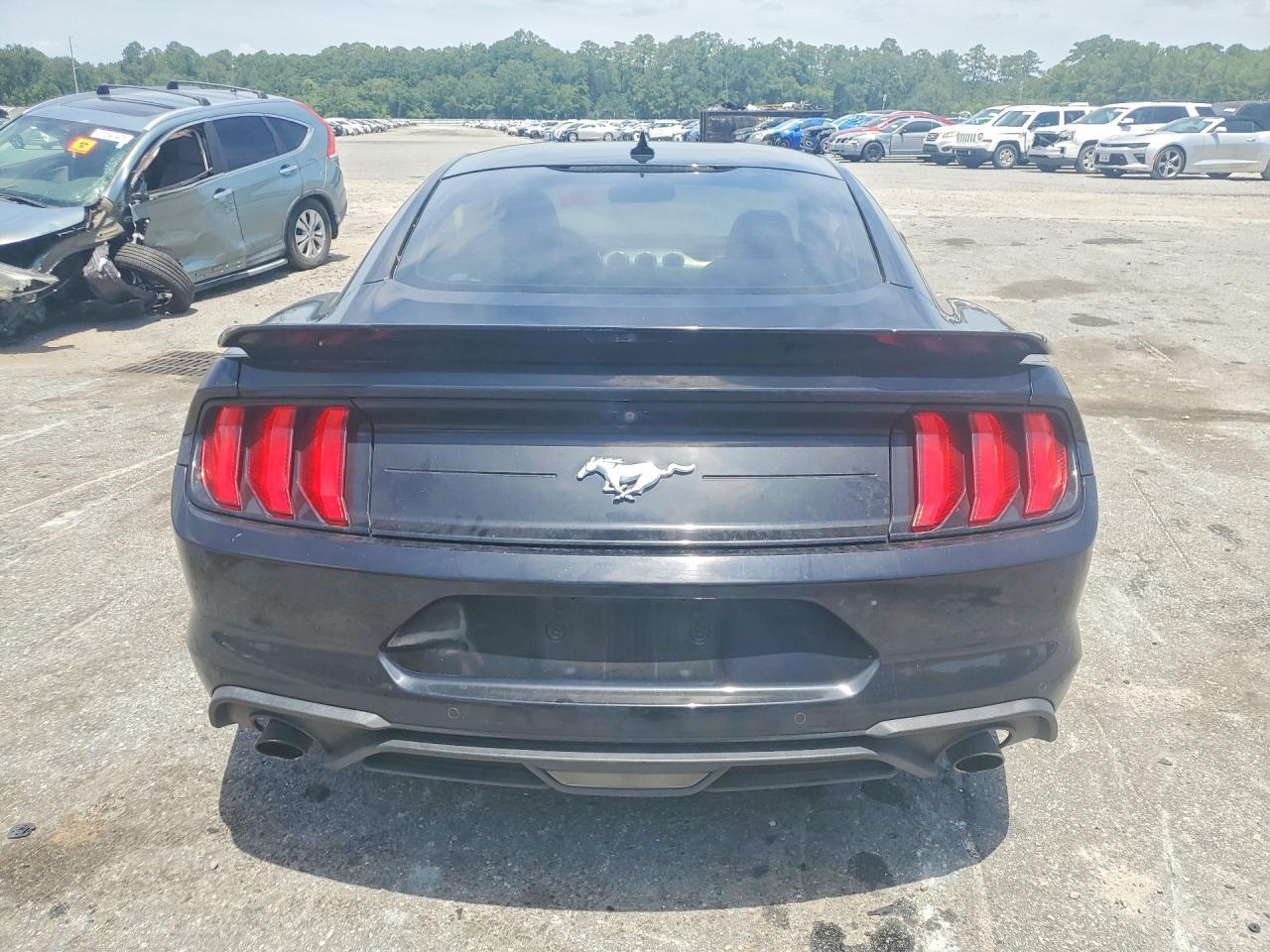 2020 Ford Mustang - zdjęcie 6