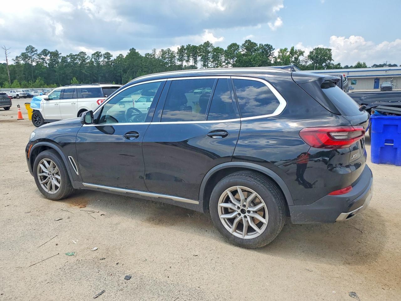 2022 BMW X5 xDrive40I - zdjęcie 2