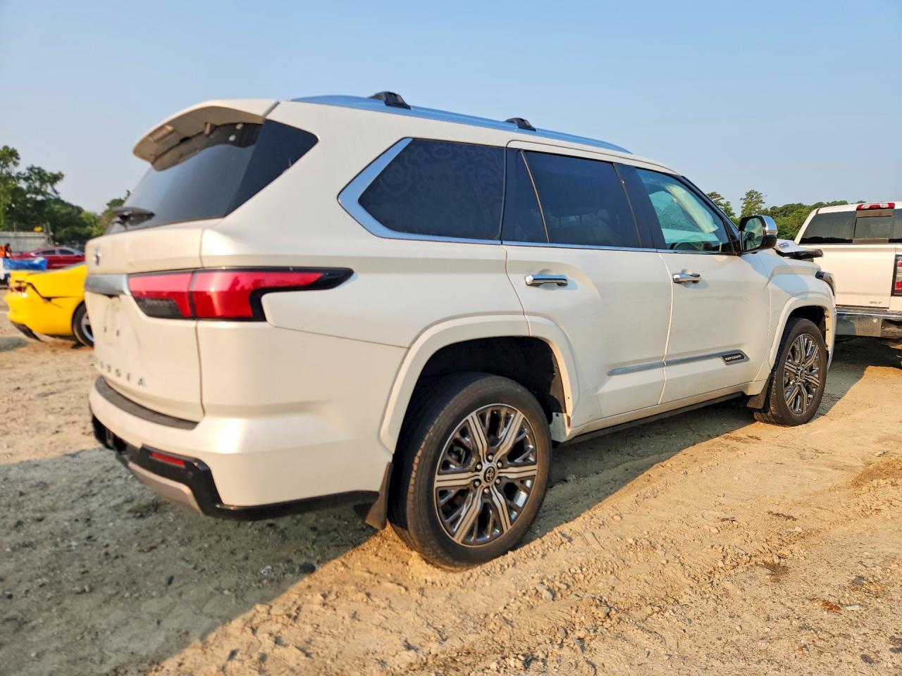 2023 Toyota Sequoia Capstone - zdjęcie 3