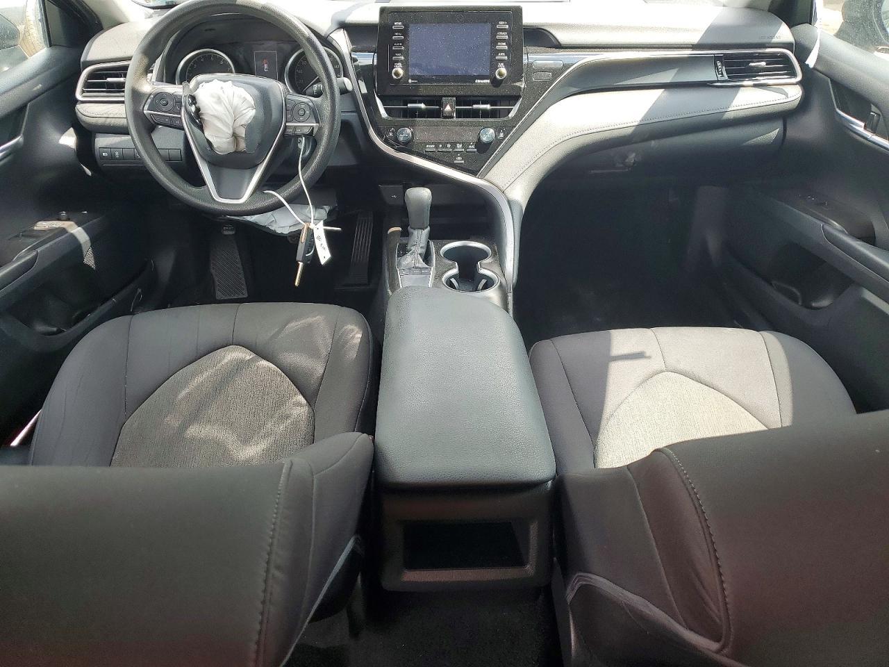 2022 Toyota Camry Le - zdjęcie 15