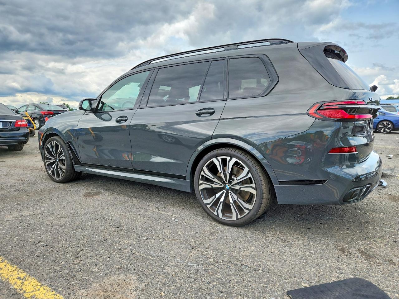 2024 BMW X7 M60I - zdjęcie 2