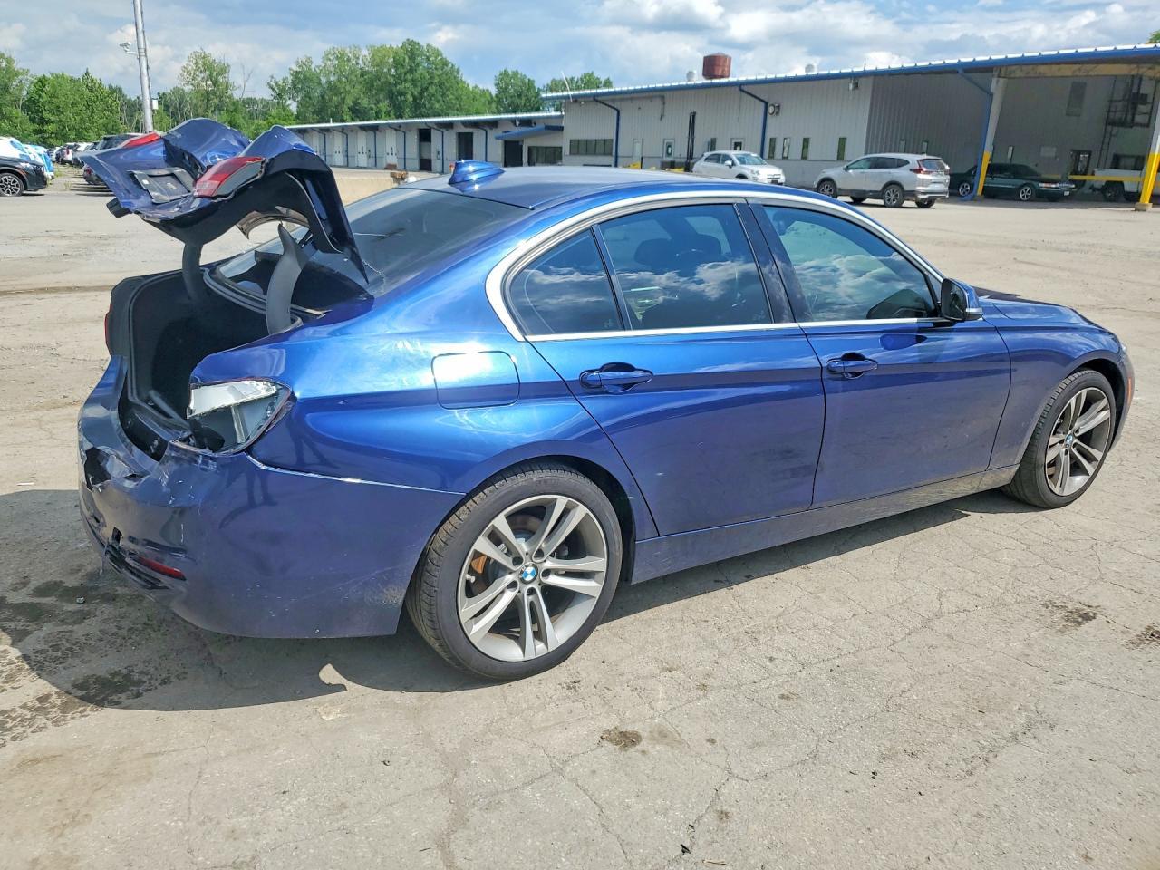 2018 BMW Seria 3 330i - zdjęcie 3