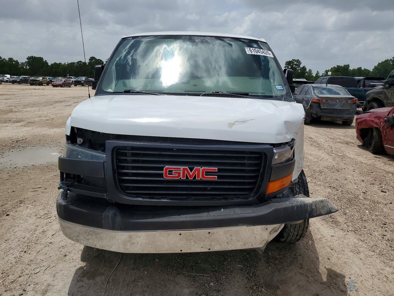 2022 GMC Savana G2500 - zdjęcie 5