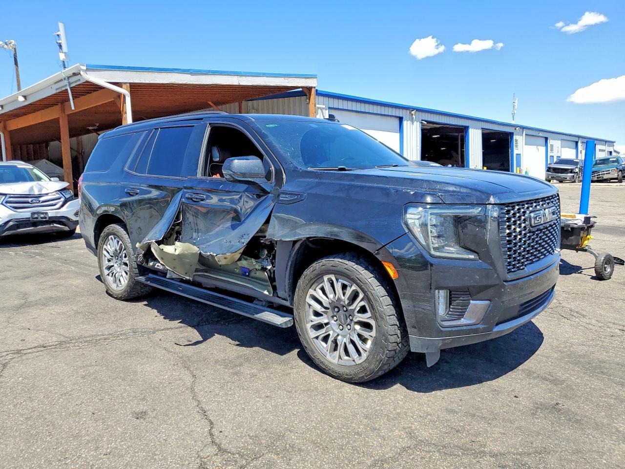 2023 GMC Yukon Denali Ultimate - zdjęcie 4
