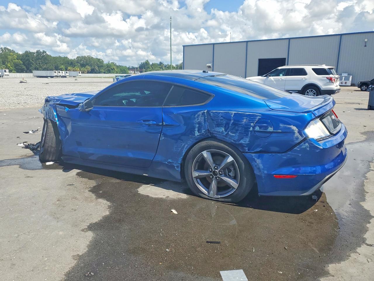 2017 Ford Mustang - zdjęcie 2