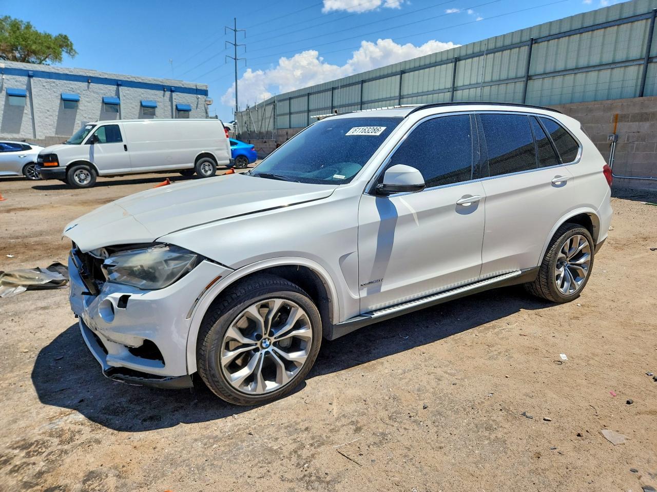 2016 BMW X5 xDrive50I - zdjęcie główne