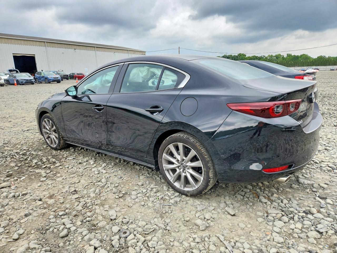 2026 Mazda 3 Preferred/Carbon Edition - zdjęcie 2