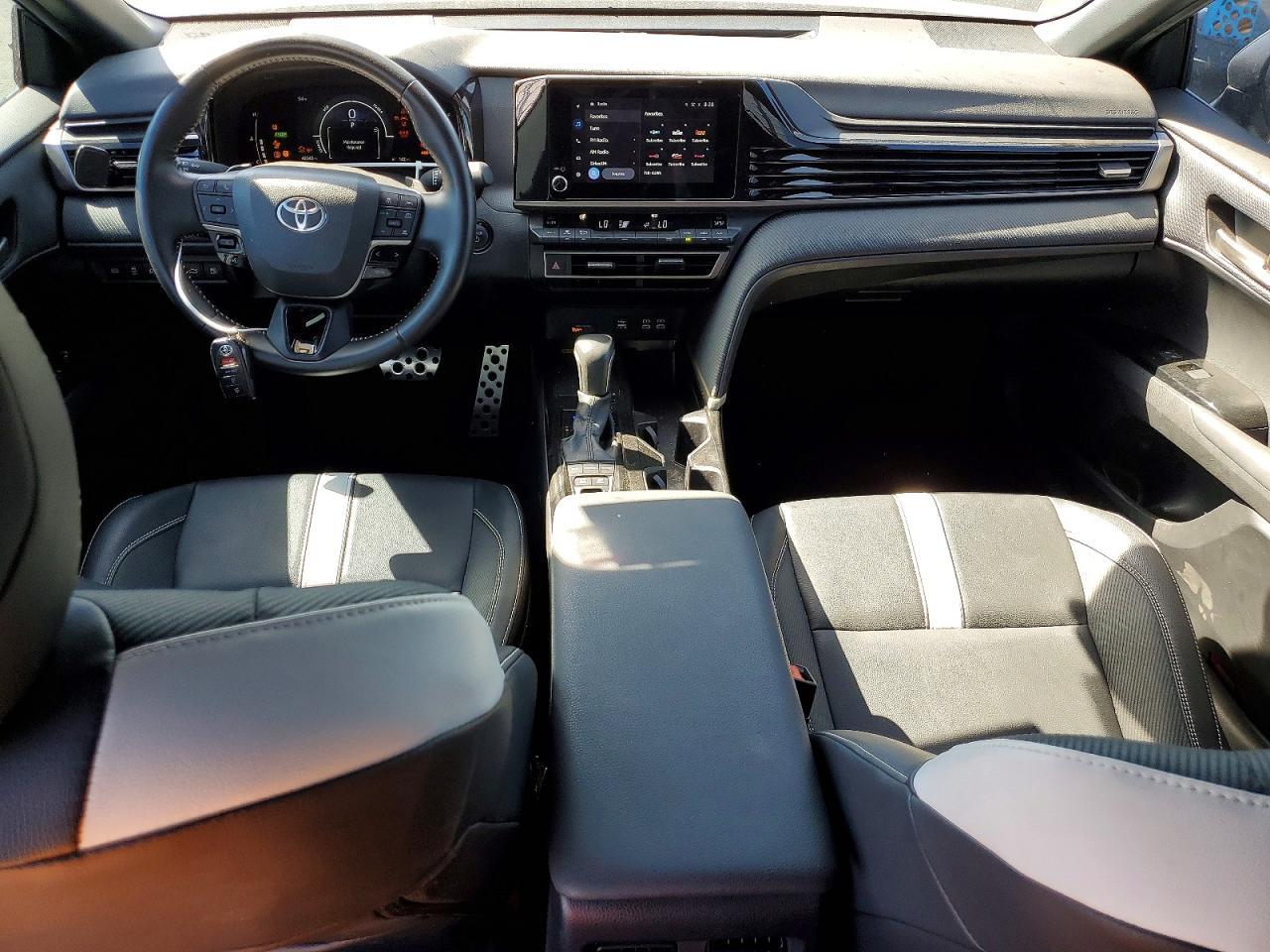 2025 Toyota Camry Se - zdjęcie 8