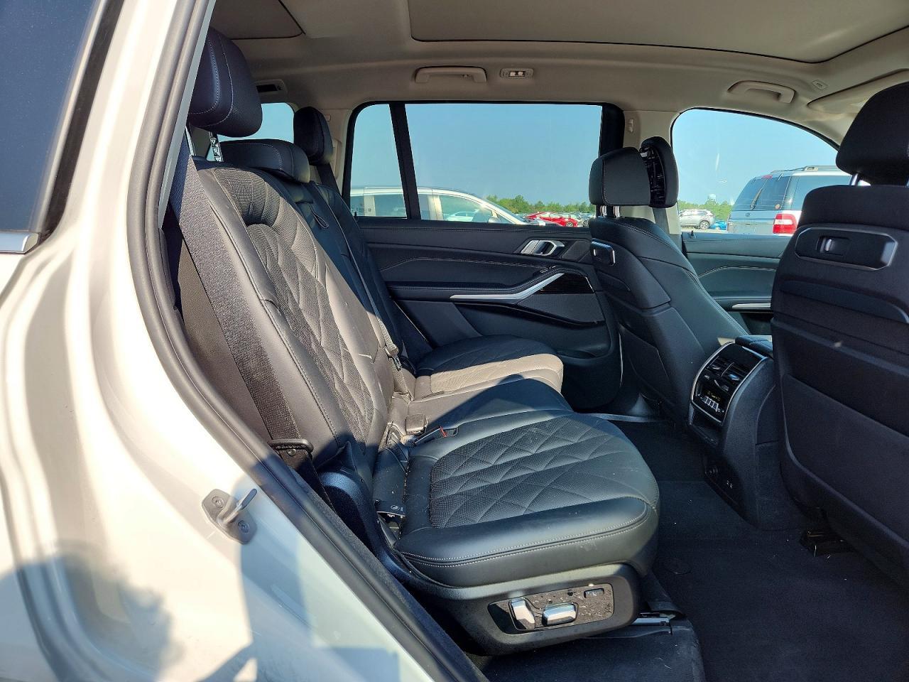 2024 BMW X7 xDrive40I - zdjęcie 11
