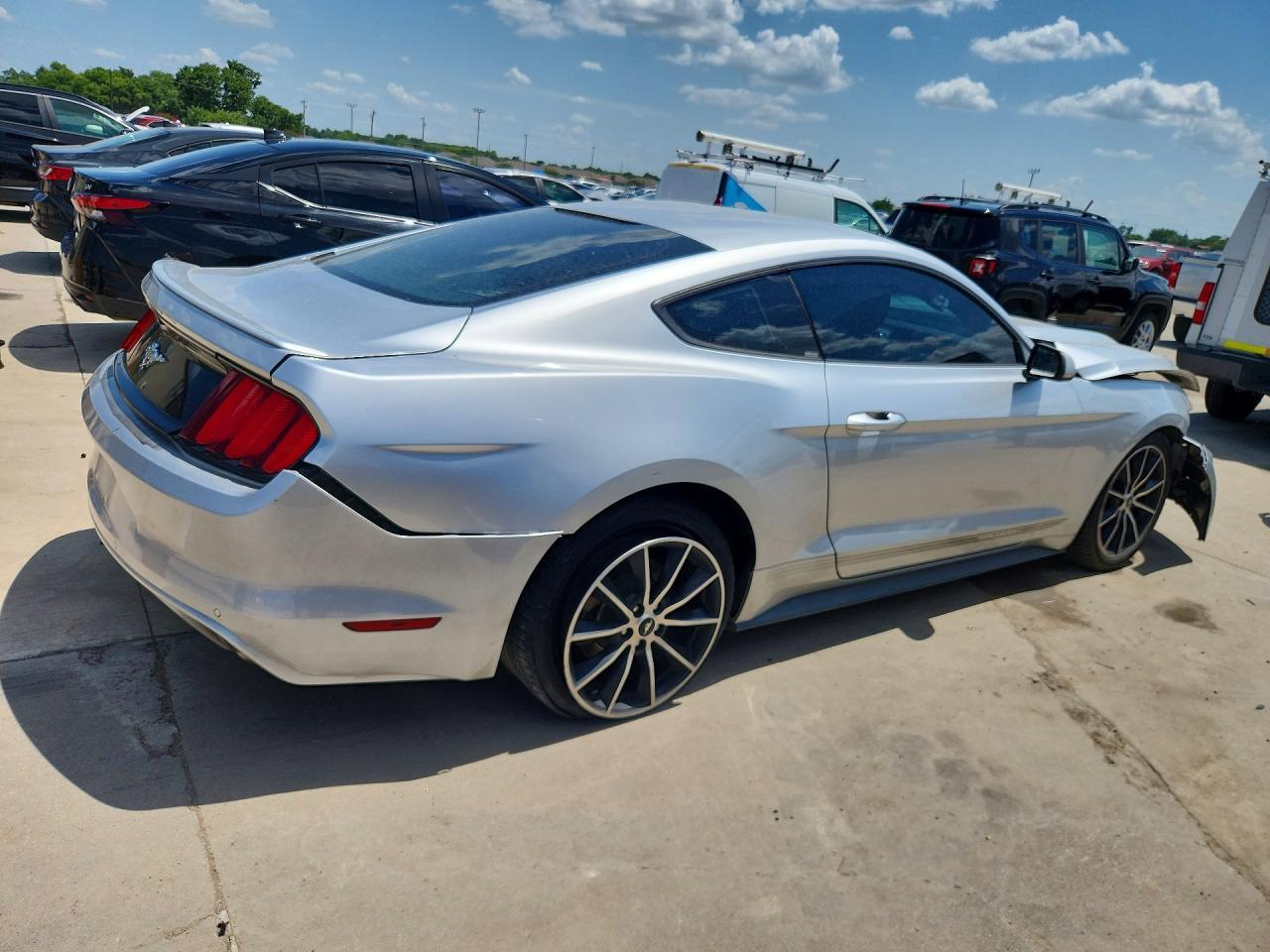 2016 Ford Mustang - zdjęcie 3