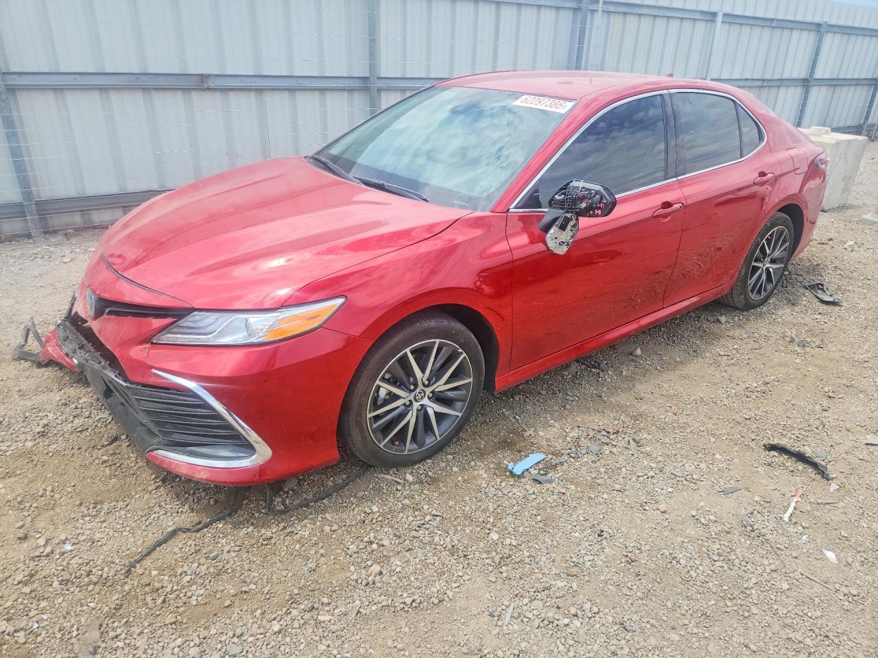 2024 Toyota Camry Xle - zdjęcie główne