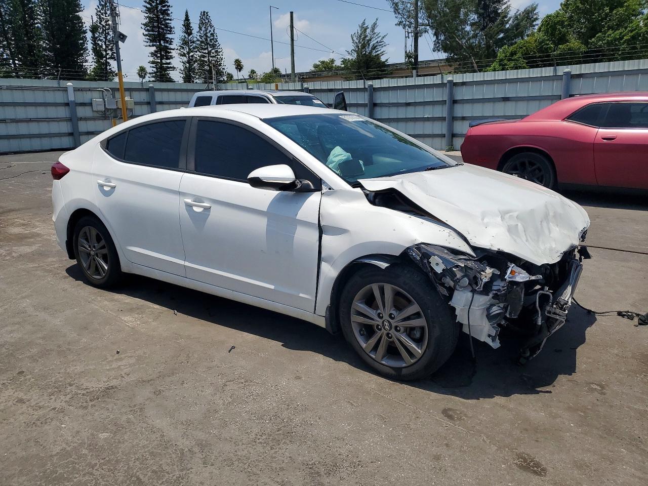 Hyundai Elantra - zdjęcie 4