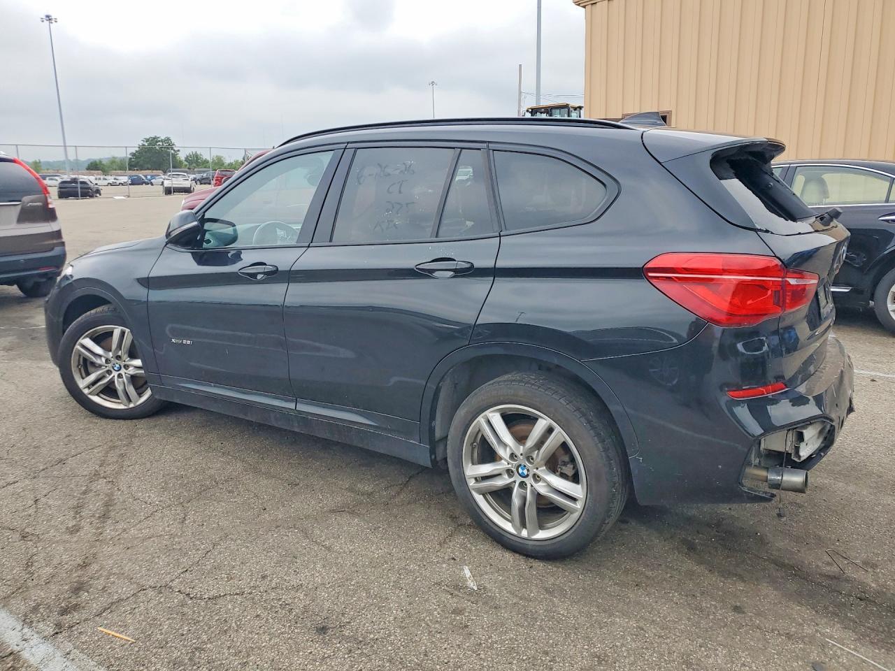 2017 BMW X1 xDrive28I - zdjęcie 2