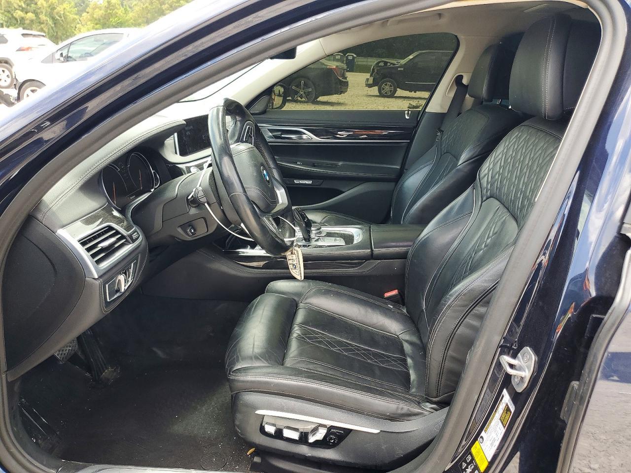 2016 BMW Seria 7 750i - zdjęcie 7