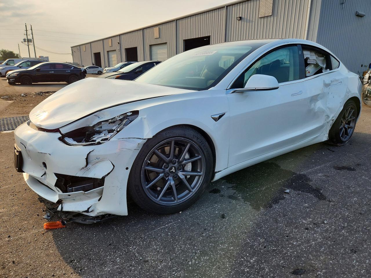2020 Tesla Model 3 - zdjęcie główne