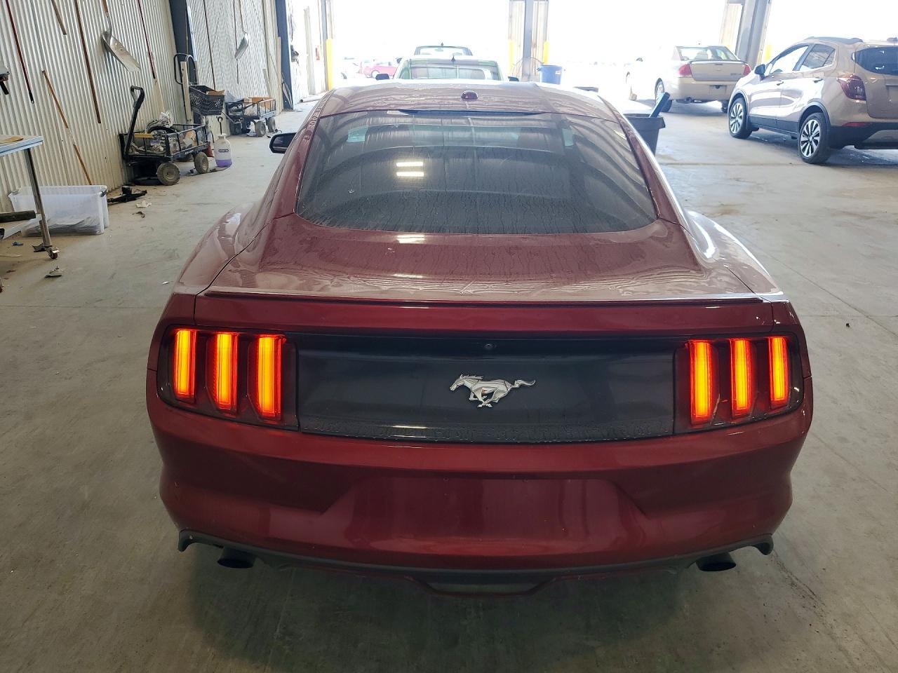 2017 Ford Mustang - zdjęcie 6