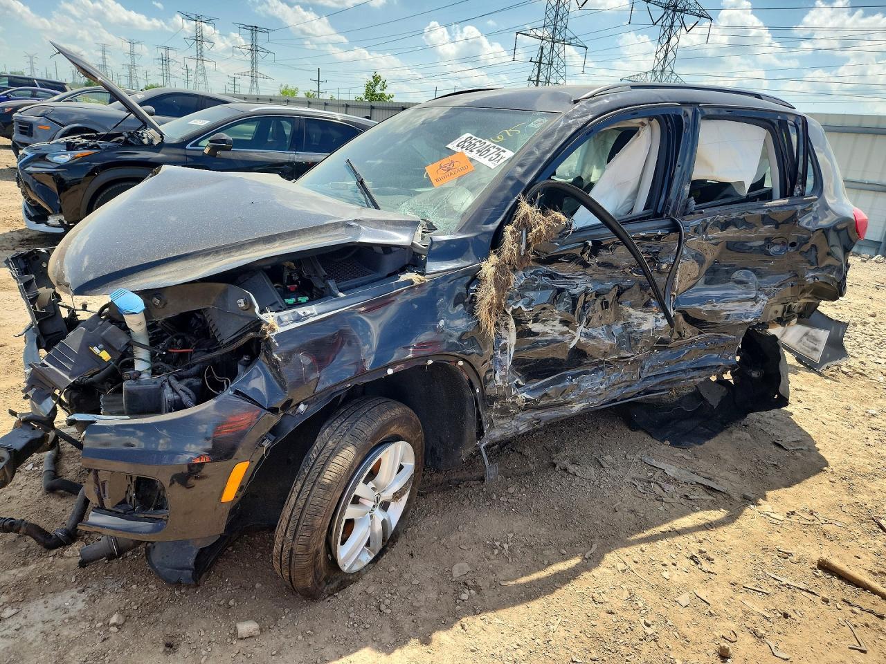 2016 Volkswagen Tiguan S - zdjęcie główne