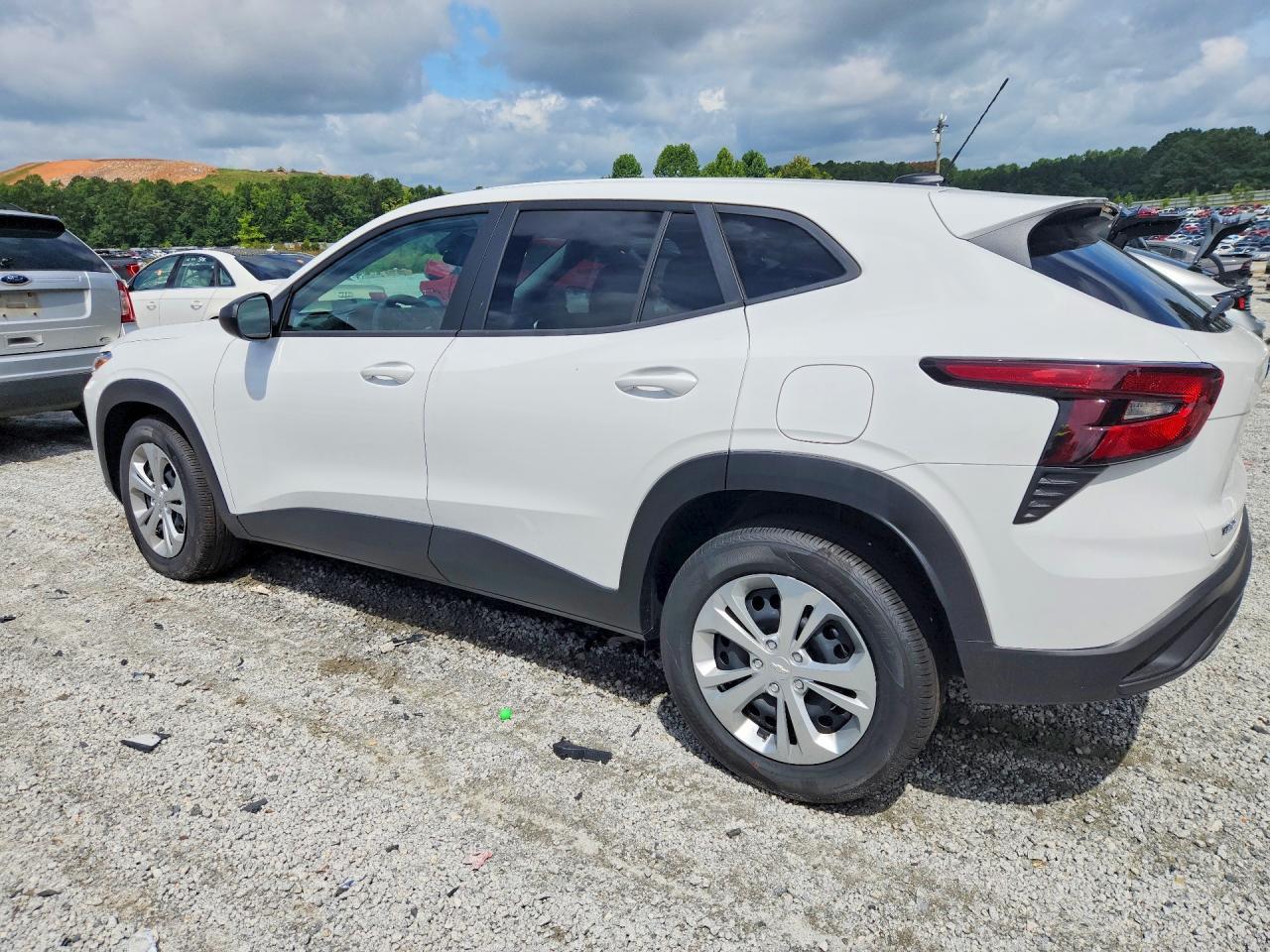 2026 Chevrolet Trax Ls - zdjęcie 2