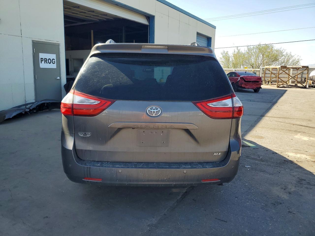 2017 Toyota Sienna Xle Premium 8-Passenger - zdjęcie 6