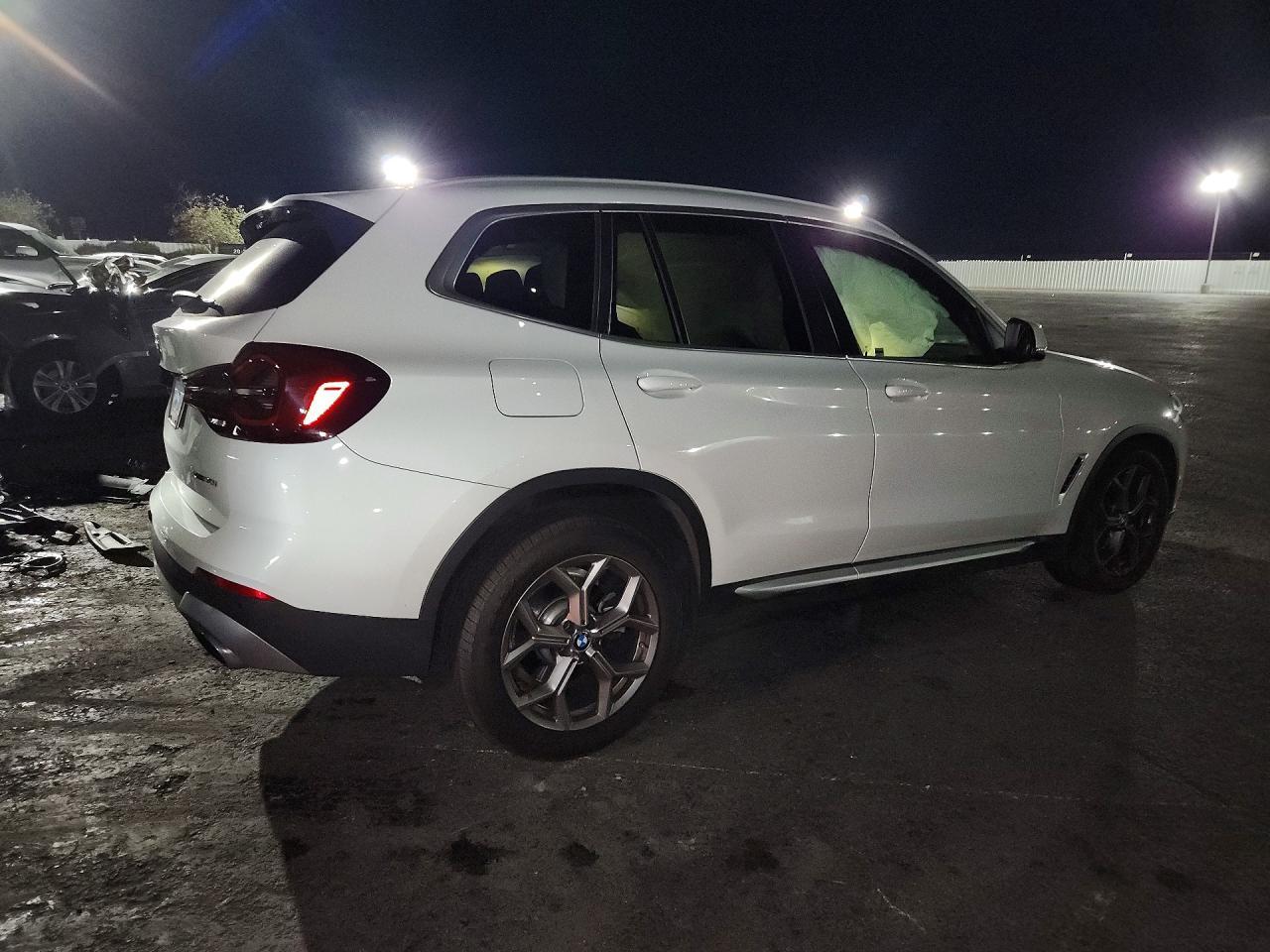 2022 BMW X3 xDrive30I - zdjęcie 3