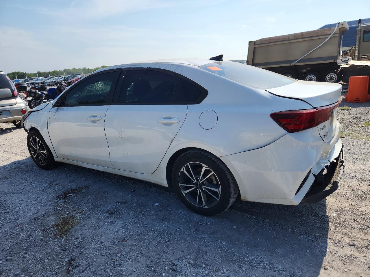 2023 Kia Forte Lxs - zdjęcie 2