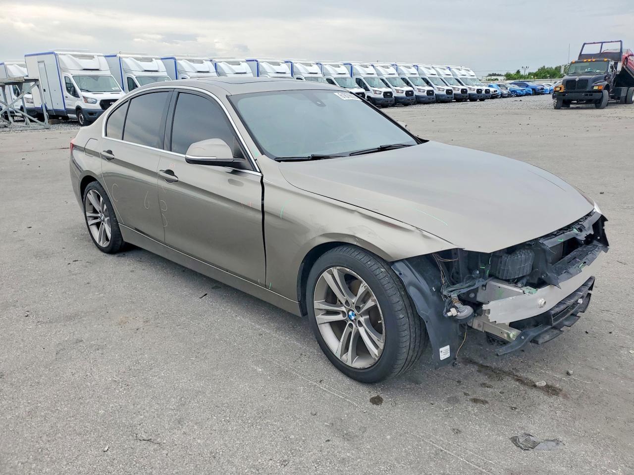 2018 BMW 330 I - zdjęcie 4