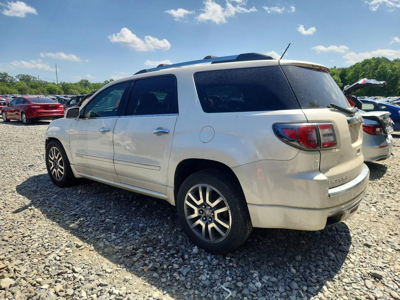 2014 GMC Acadia Denali - zdjęcie 2