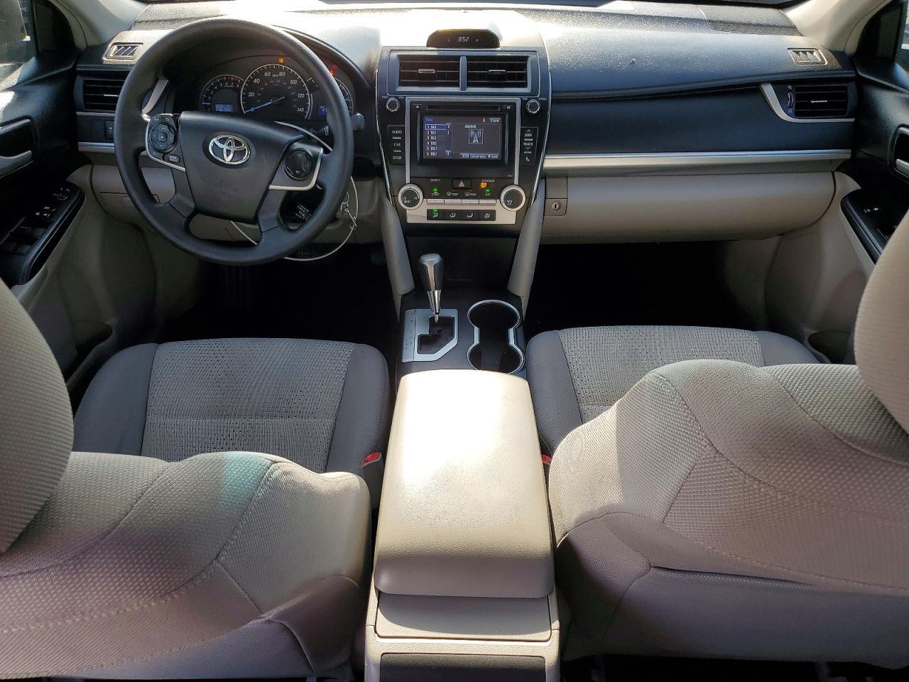 2014 Toyota Camry Le - zdjęcie 8