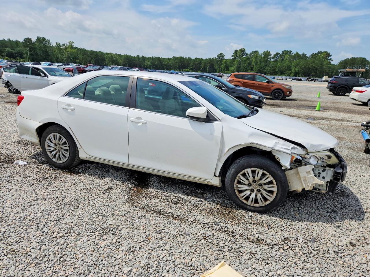 2014 Toyota Camry Le - zdjęcie 4