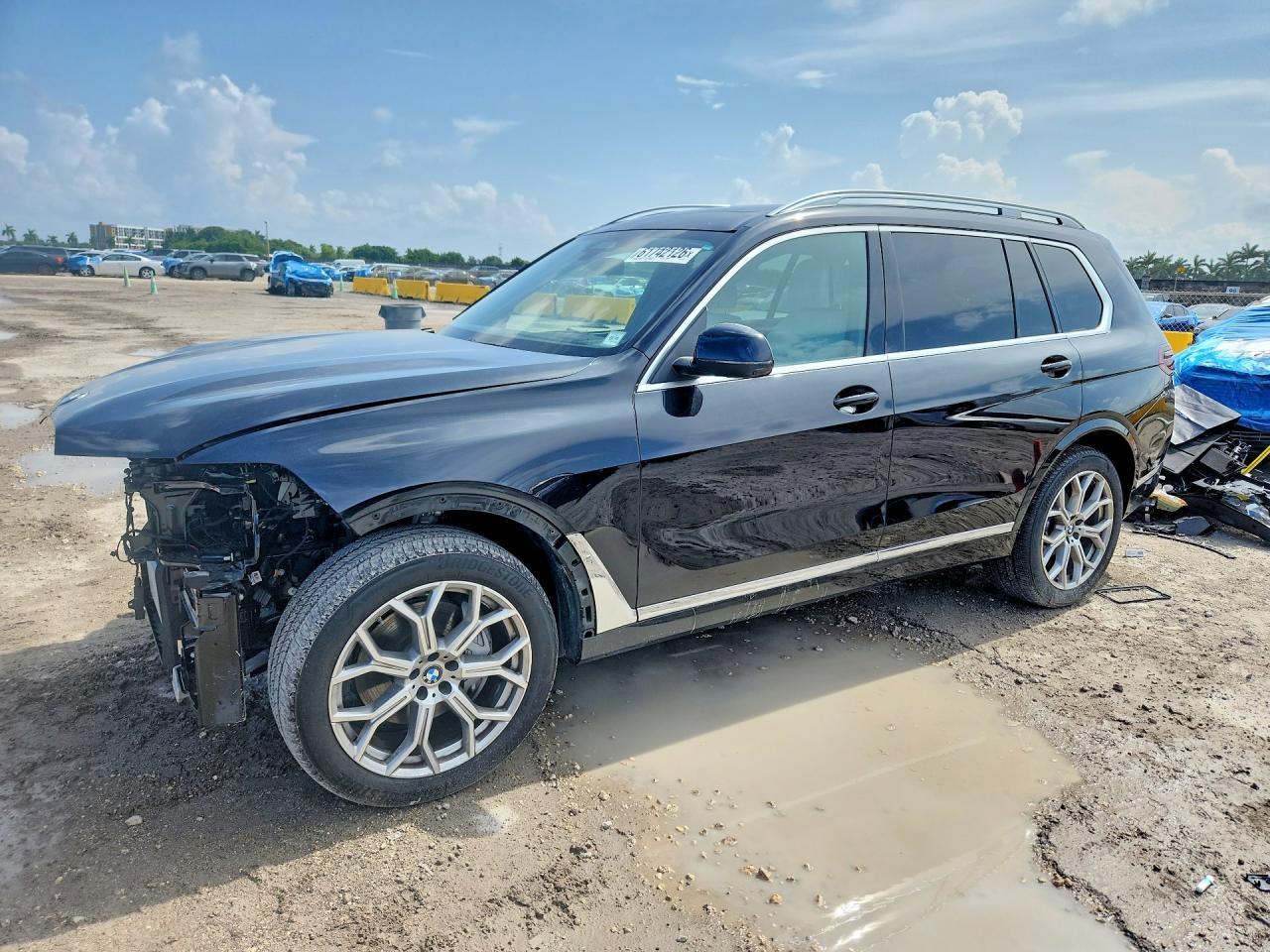 2025 BMW X7 xDrive40I - zdjęcie główne