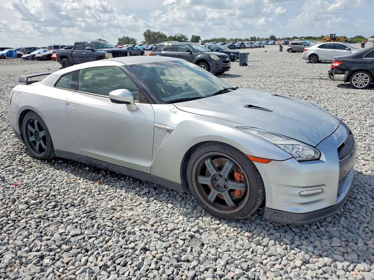 2016 Nissan Gt-R Black Edition - zdjęcie 4