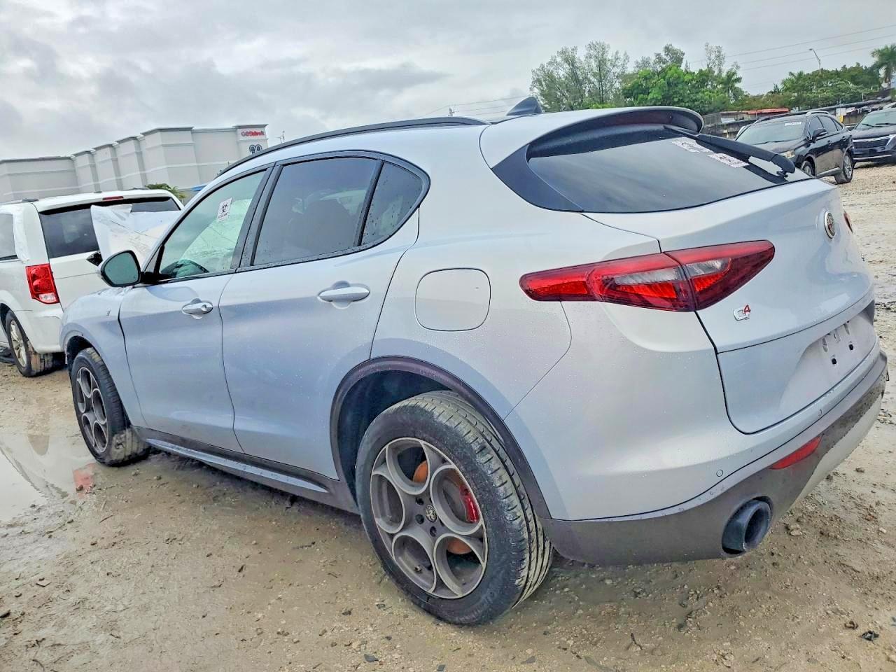 2022 Alfa Romeo Stelvio Ti - zdjęcie 2