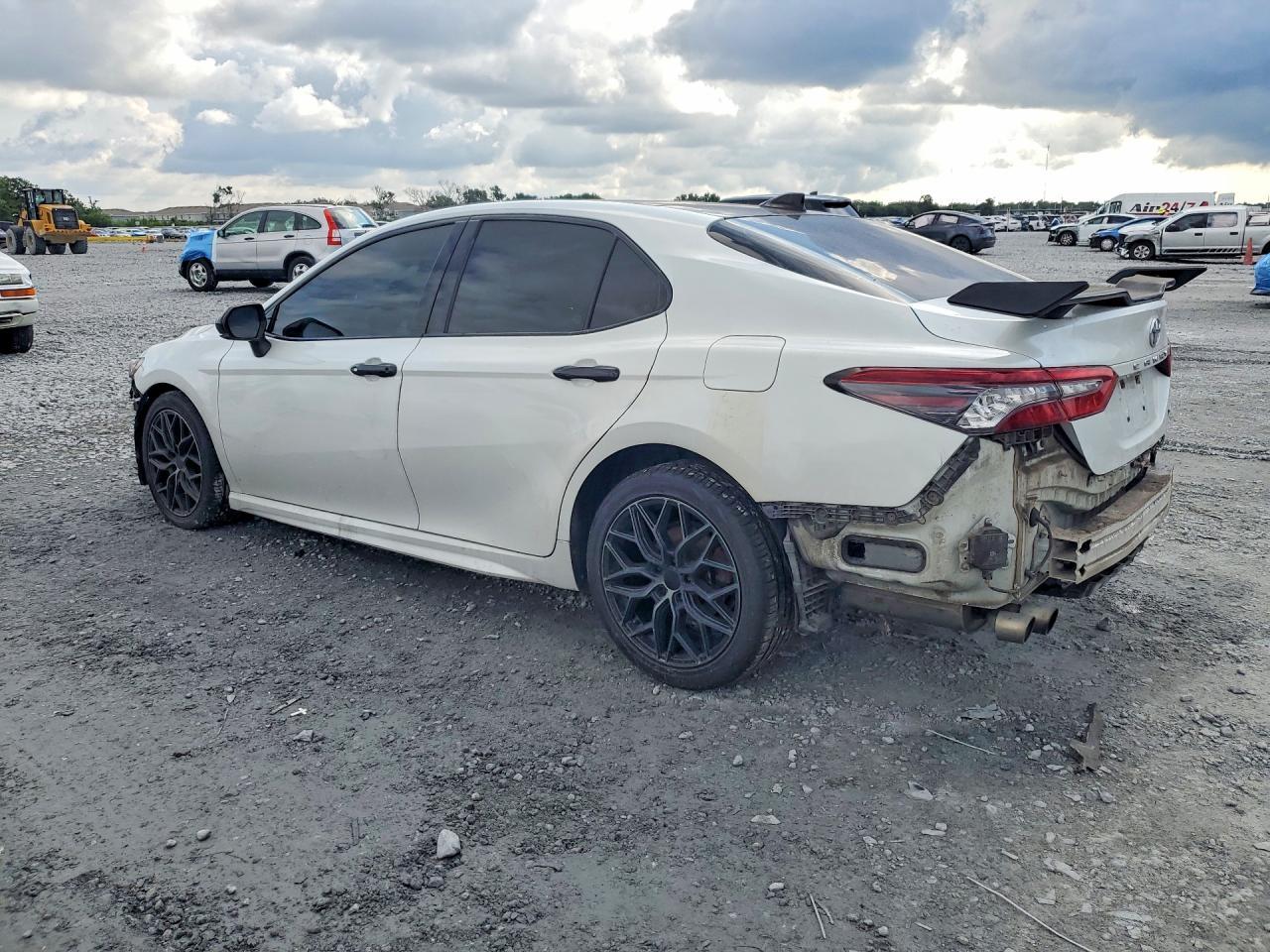 2021 Toyota Camry Xse - zdjęcie 2