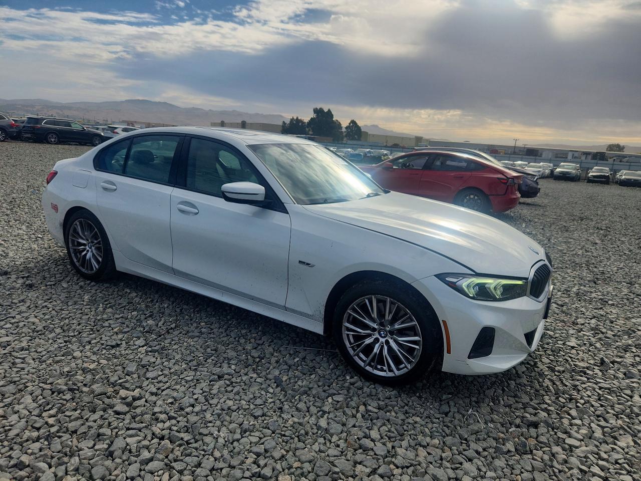 2023 BMW 330Xe - zdjęcie 4