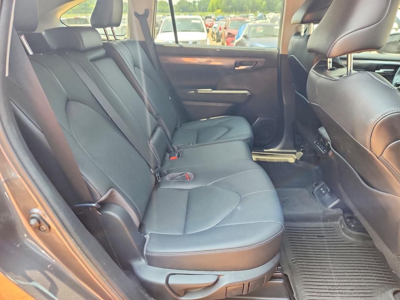 2021 Toyota Highlander Limited - zdjęcie 11