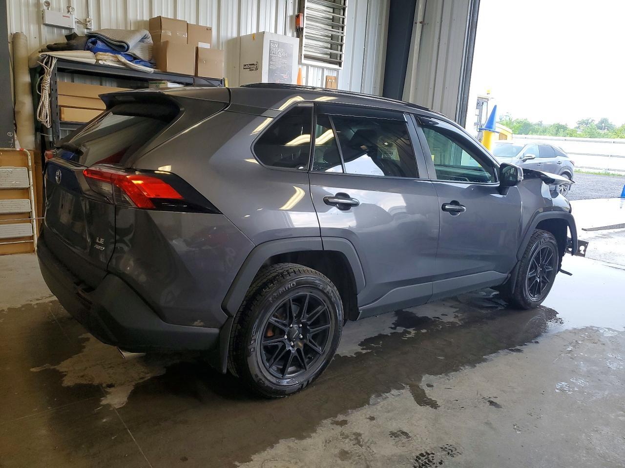 2020 Toyota Rav4 Le - zdjęcie 3