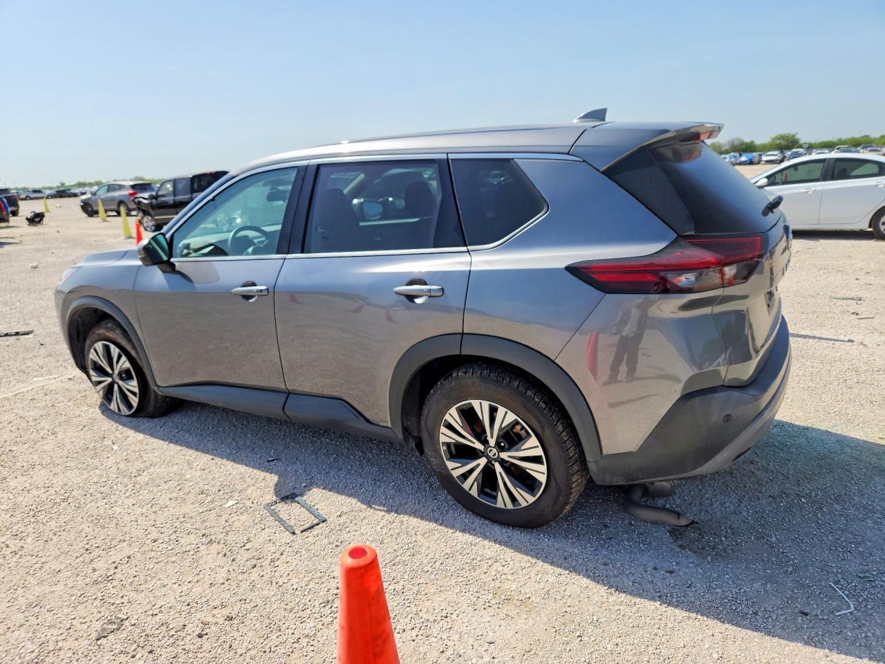 2021 Nissan Rogue Sv - zdjęcie 2