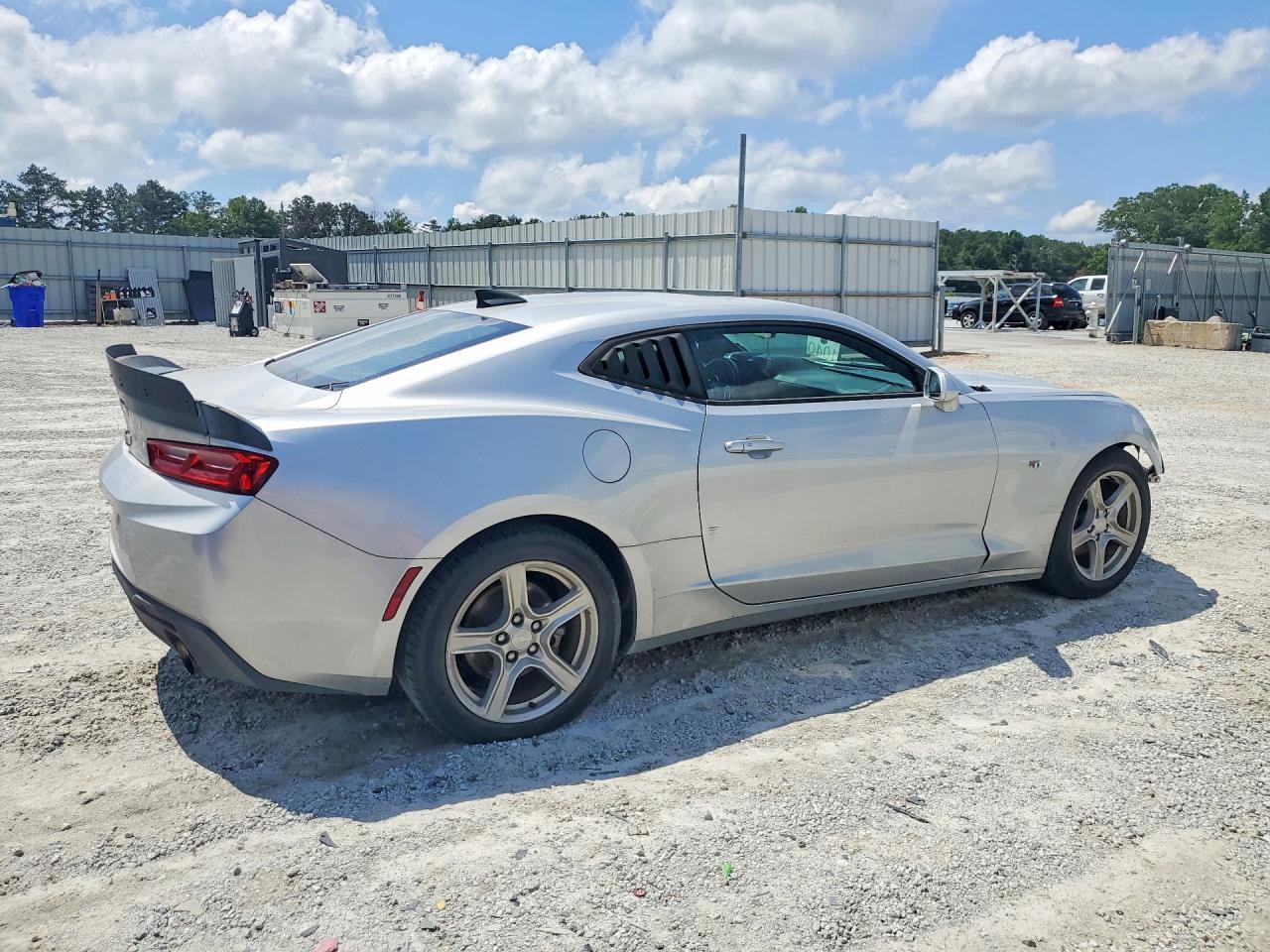 2017 Chevrolet Camaro Ls - zdjęcie 3