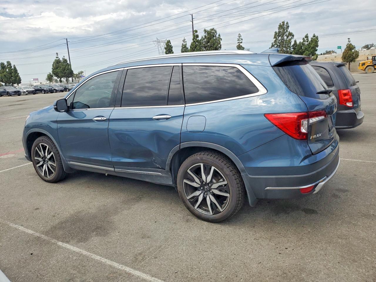 2022 Honda Pilot Touring - zdjęcie 2