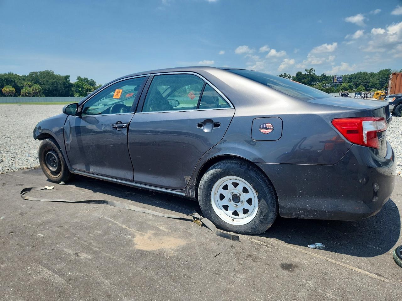 2013 Toyota Camry Le - zdjęcie 2