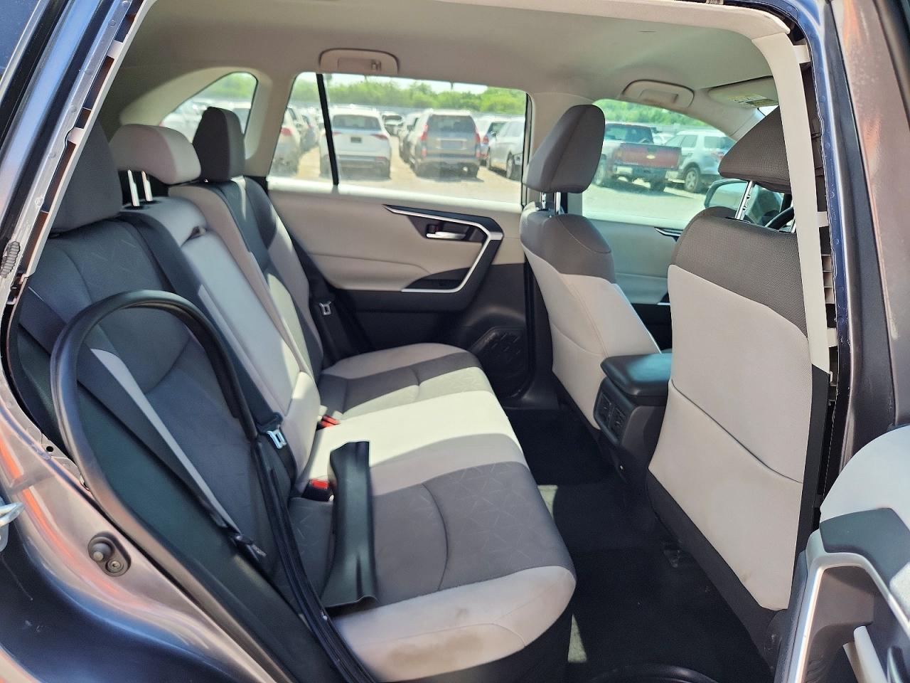 2021 Toyota Rav4 Xle - zdjęcie 11