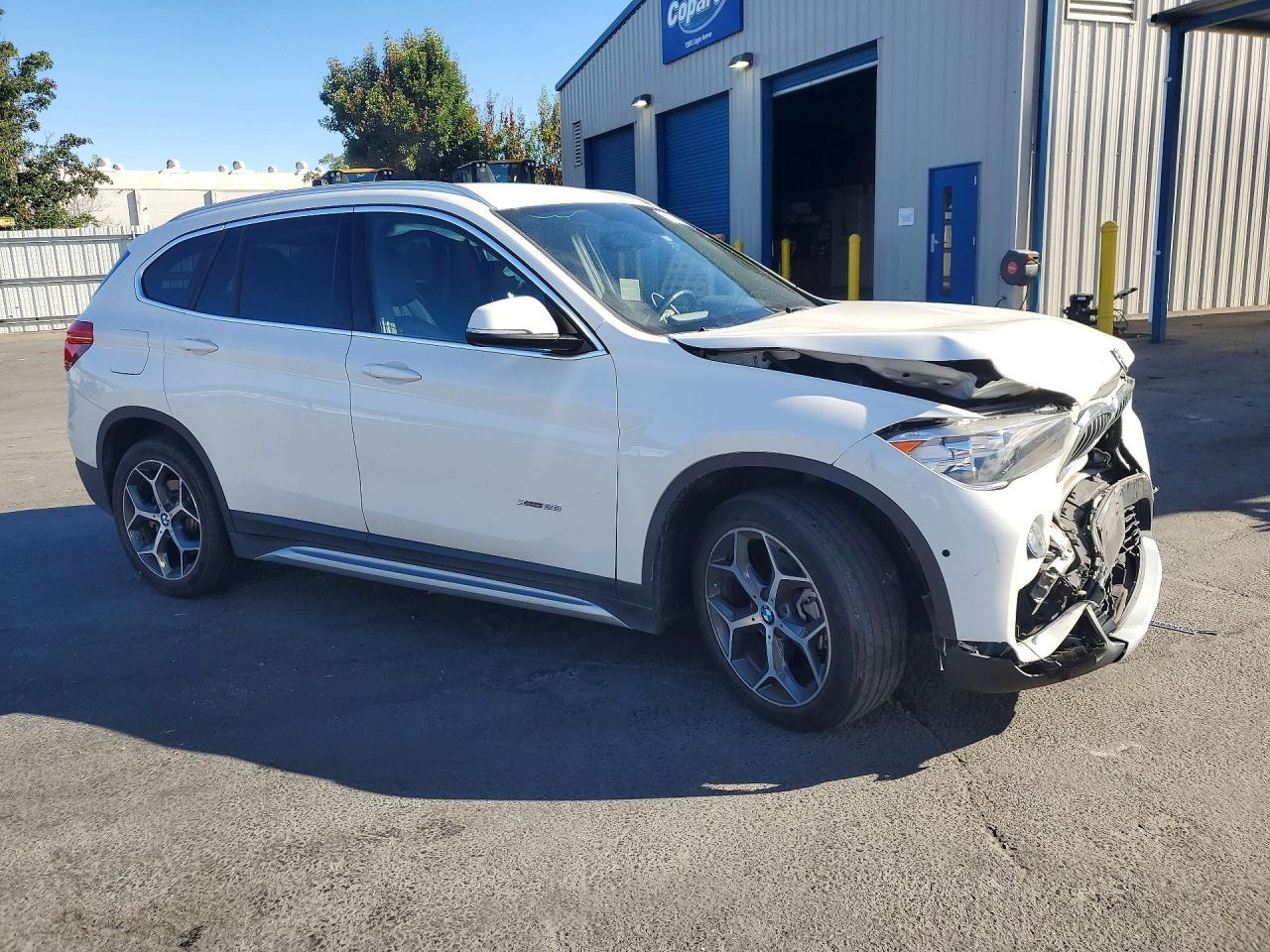 2017 BMW X1 xDrive28I - zdjęcie 4