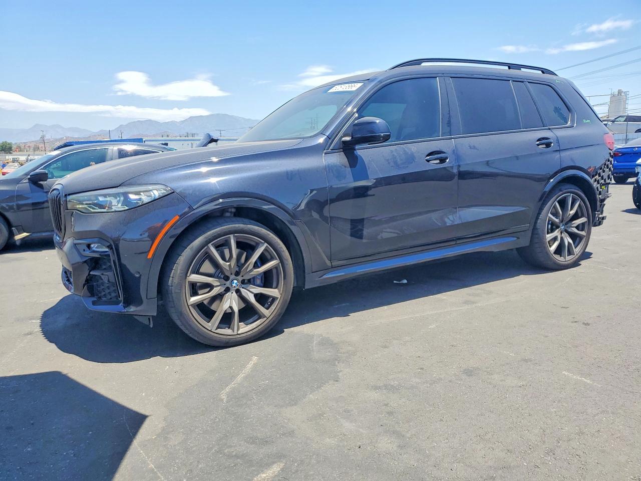 2022 BMW X7 M50I - zdjęcie główne