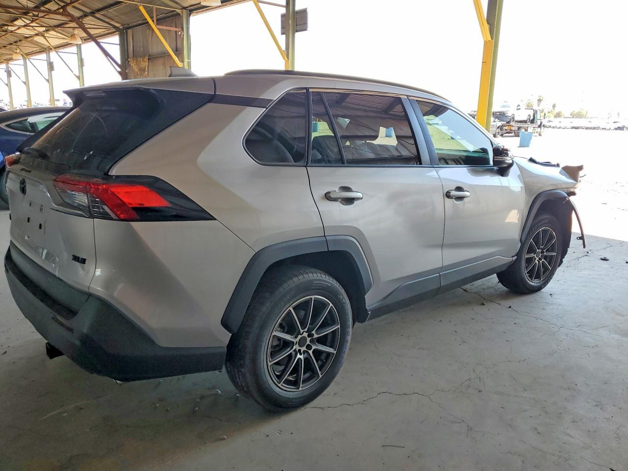 2020 Toyota Rav4 Xle - zdjęcie 3
