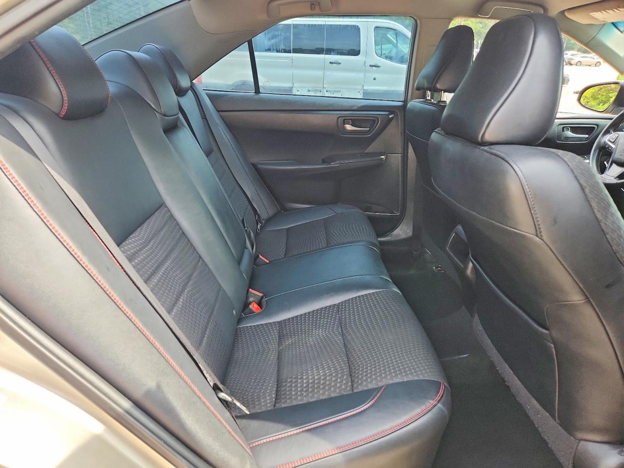 2015 Toyota Camry Se - zdjęcie 10