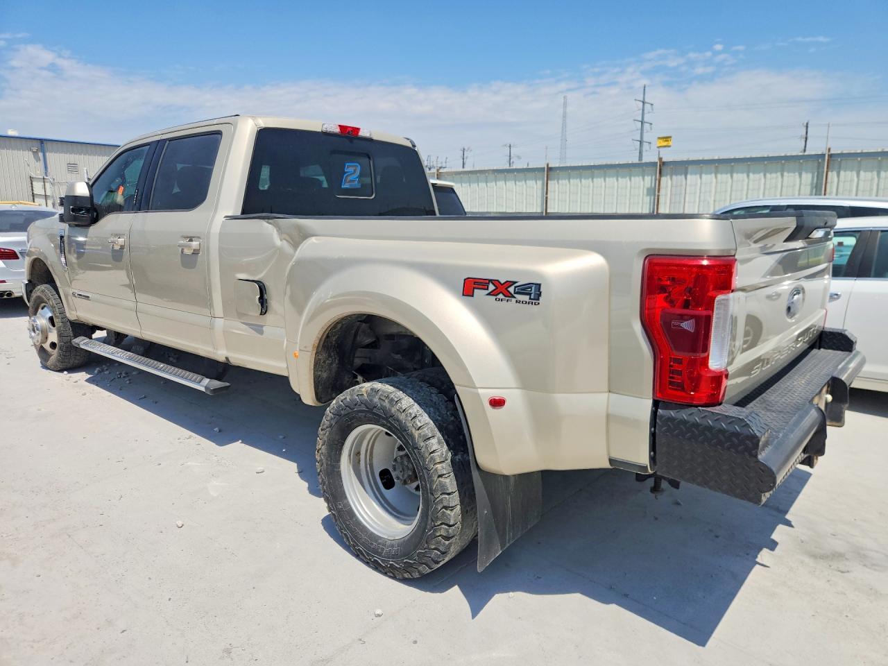 2017 Ford F350 Super Duty - zdjęcie 2