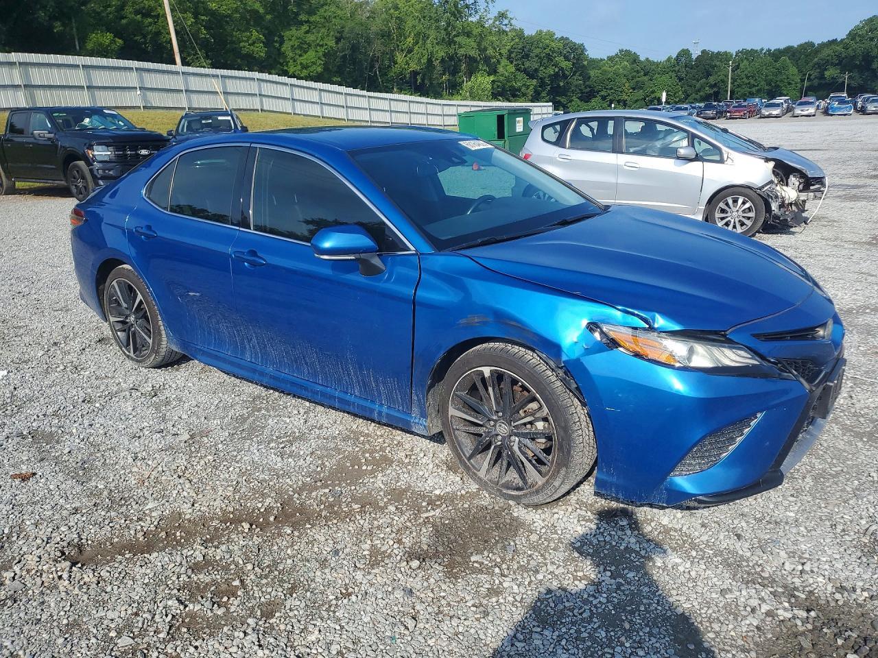 2019 Toyota Camry Xse - zdjęcie 4