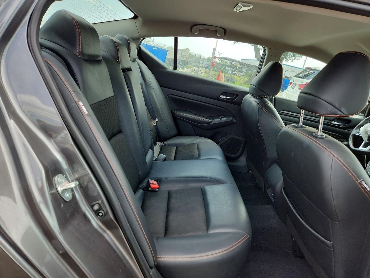 2022 Nissan Altima Sr - zdjęcie 10