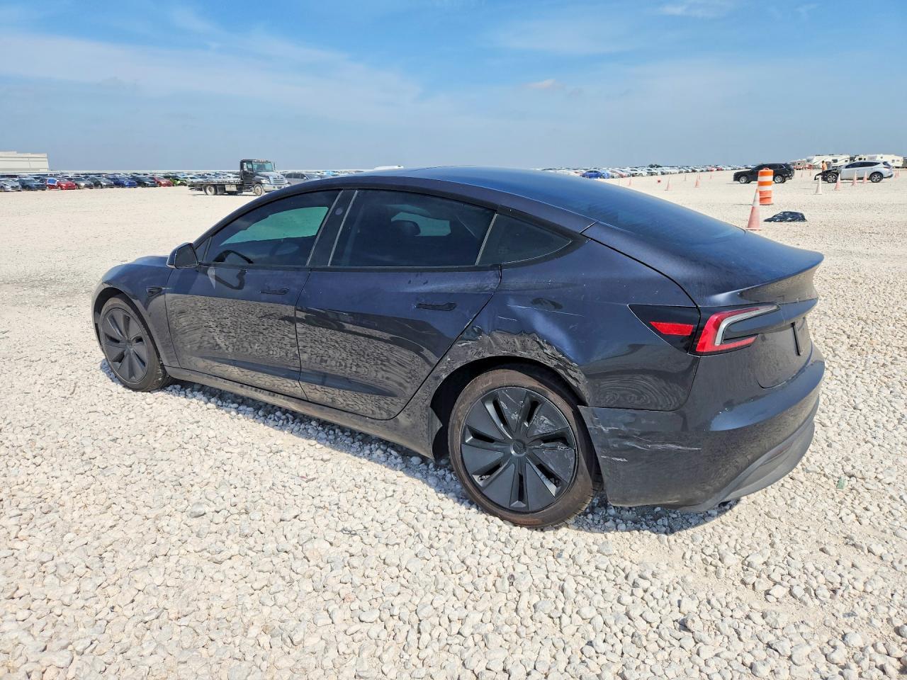 2025 Tesla Model 3 - zdjęcie 2